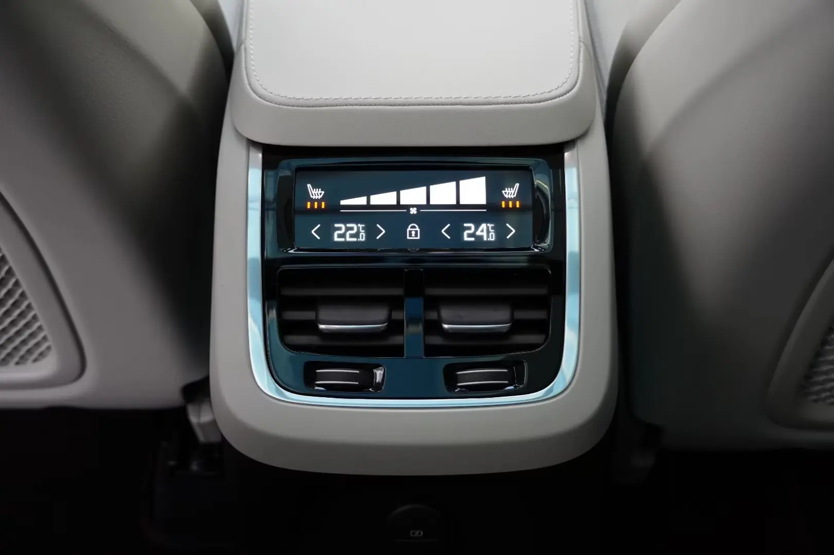 Volvo XC90 T8 Ultra Dark Recharge Plug-In