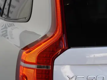 Volvo XC90 T8 Ultra Dark Recharge Plug-In