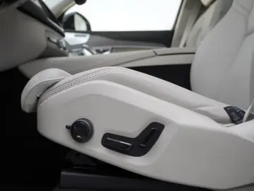 Volvo XC90 T8 Ultra Dark Recharge Plug-In