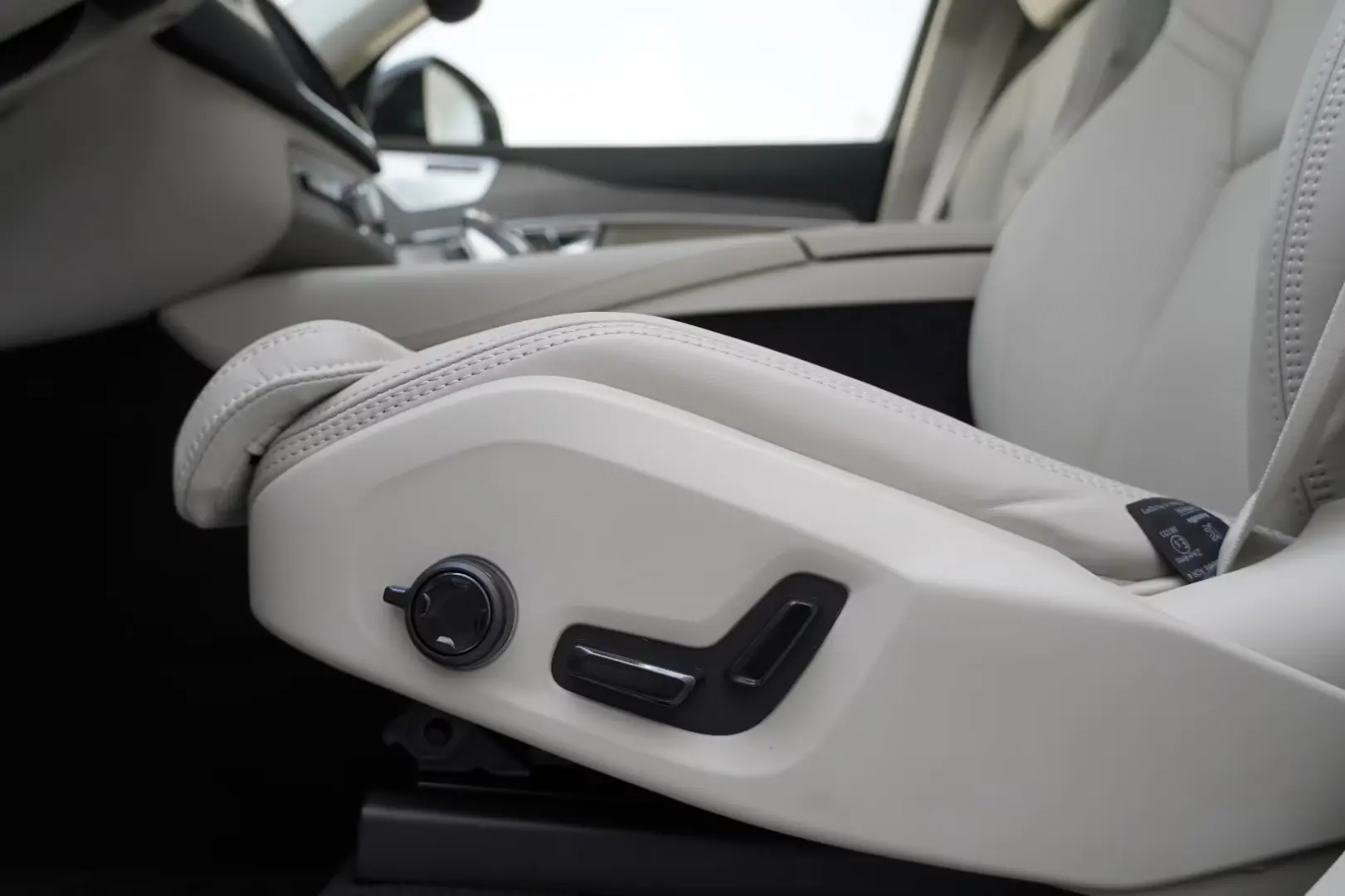 Volvo XC90 T8 Ultra Dark Recharge Plug-In