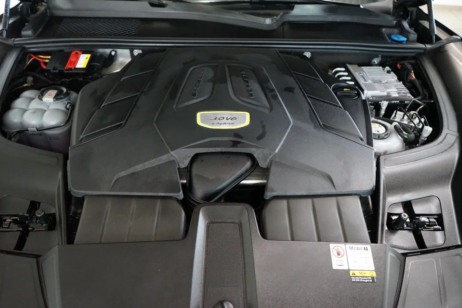 Cayenne E-Hybrid 360°+Head-Up+Luftfederung+21
