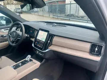 Volvo XC90 Recharge T8 AWD Ultra Dark
