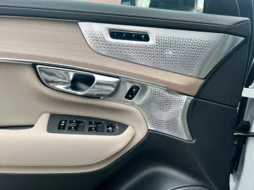Volvo XC90 Recharge T8 AWD Ultra Dark