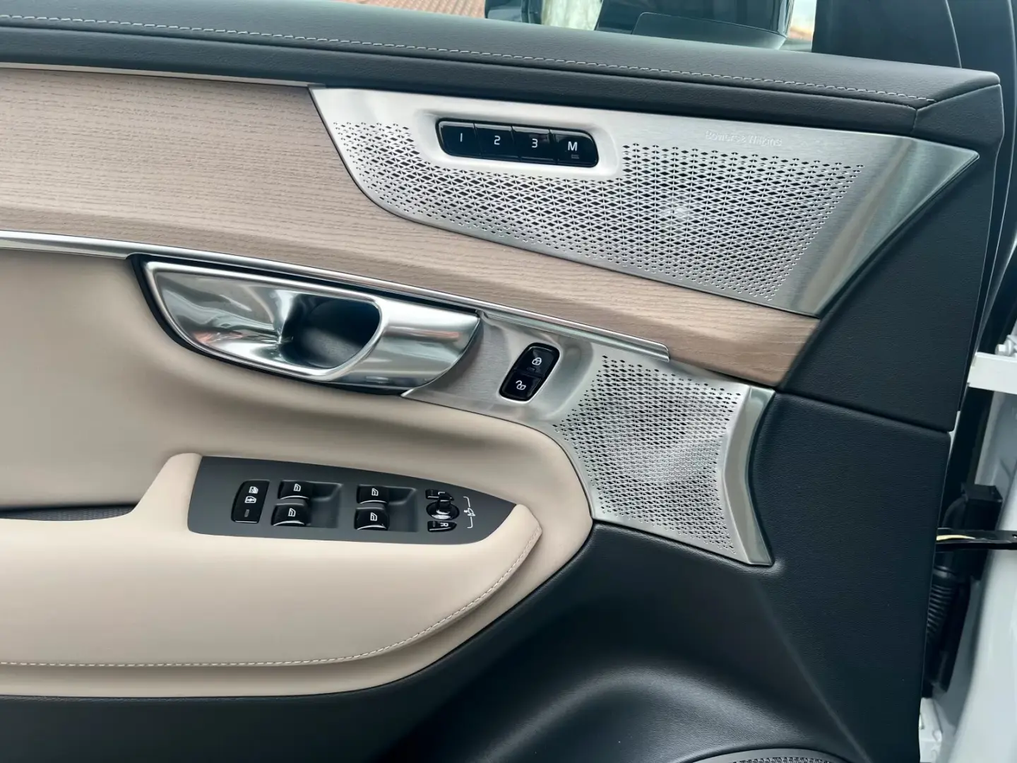 Volvo XC90 Recharge T8 AWD Ultra Dark