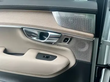Volvo XC90 Recharge T8 AWD Ultra Dark
