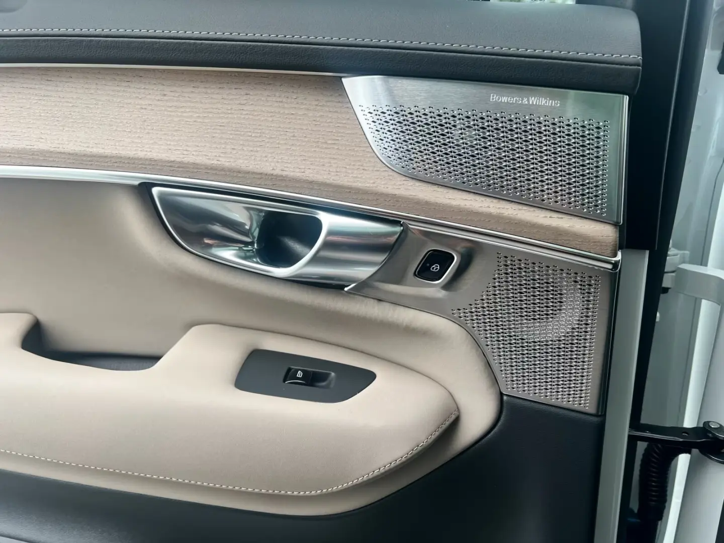 Volvo XC90 Recharge T8 AWD Ultra Dark