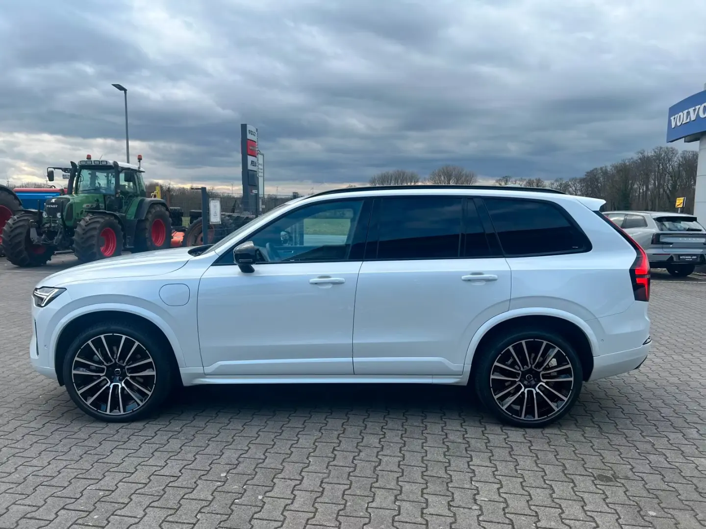 Volvo XC90 Recharge T8 AWD Ultra Dark