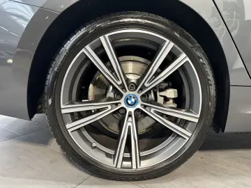 330e M-Sport NAV+LASER+ACC+HEAD-UP+KAMERA+19ZOLL