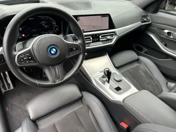 330e M-Sport NAV+LASER+ACC+HEAD-UP+KAMERA+19ZOLL