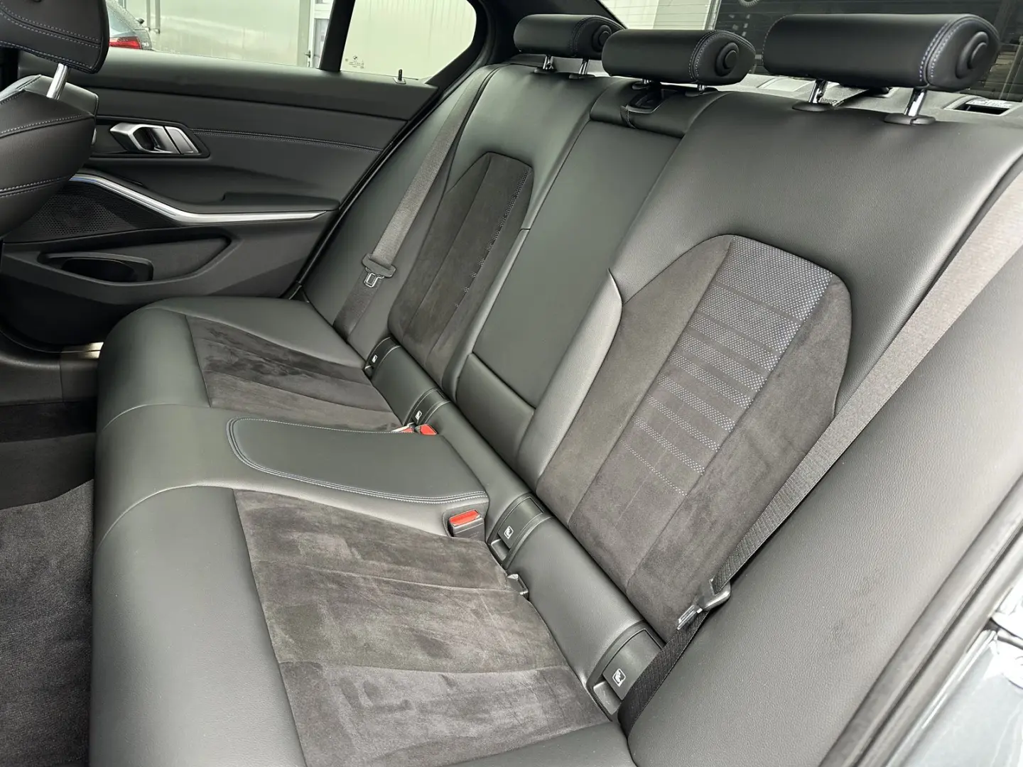 330e M-Sport NAV+LASER+ACC+HEAD-UP+KAMERA+19ZOLL