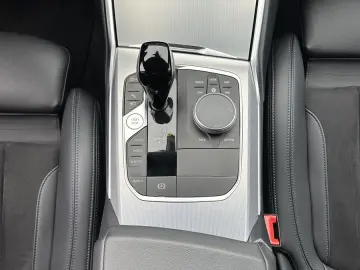 330e M-Sport NAV+LASER+ACC+HEAD-UP+KAMERA+19ZOLL