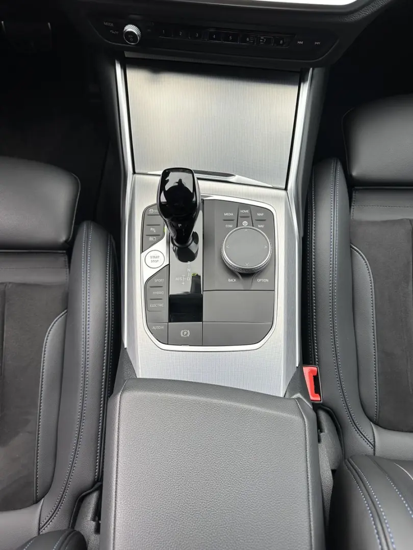 330e M-Sport NAV+LASER+ACC+HEAD-UP+KAMERA+19ZOLL