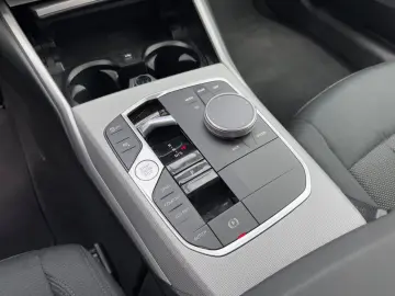 320d Lim. HUD/elSitze/RFK GARANTIE bis 04/2029