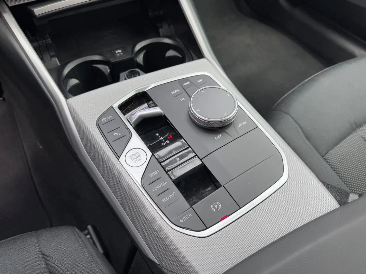 320d Lim. HUD/elSitze/RFK GARANTIE bis 04/2029