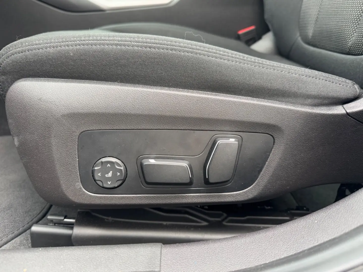 320d Lim. HUD/elSitze/RFK GARANTIE bis 04/2029
