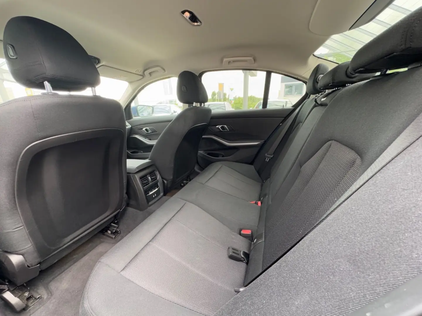 320d Lim. HUD/elSitze/RFK GARANTIE bis 04/2029