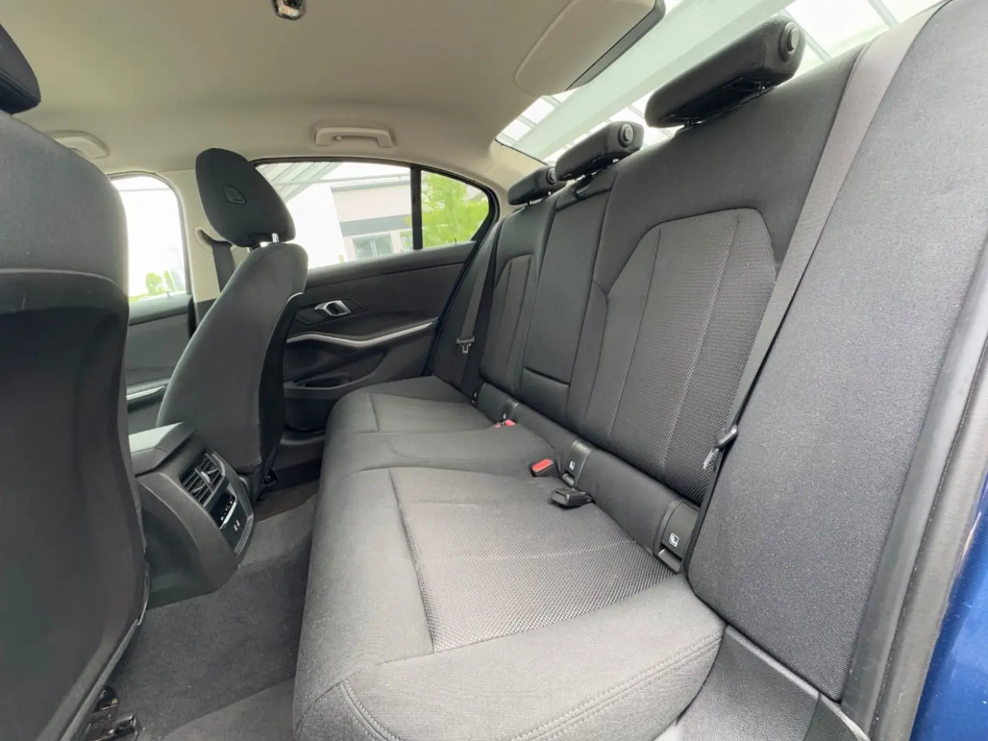 320d Lim. HUD/elSitze/RFK GARANTIE bis 04/2029