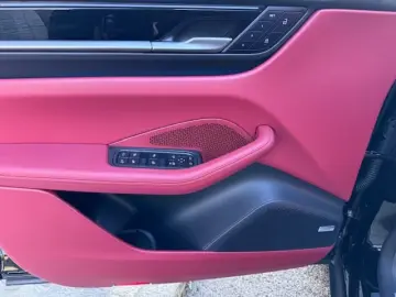 Porsche Macan 4/LEATHER RED/21