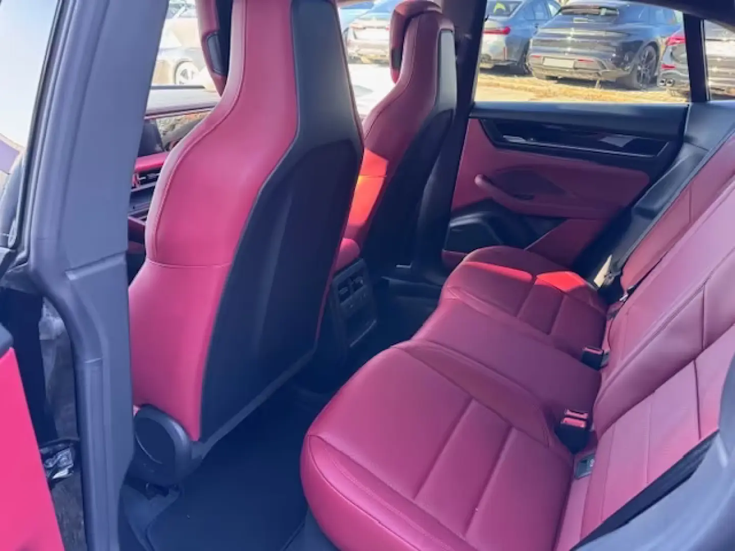 Porsche Macan 4/LEATHER RED/21