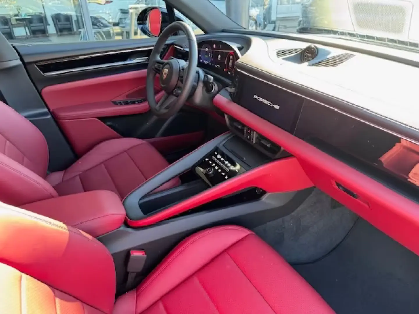 Porsche Macan 4/LEATHER RED/21