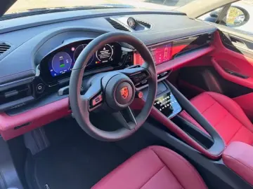Porsche Macan 4/LEATHER RED/21