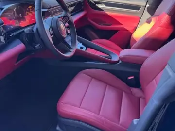 Porsche Macan 4/LEATHER RED/21