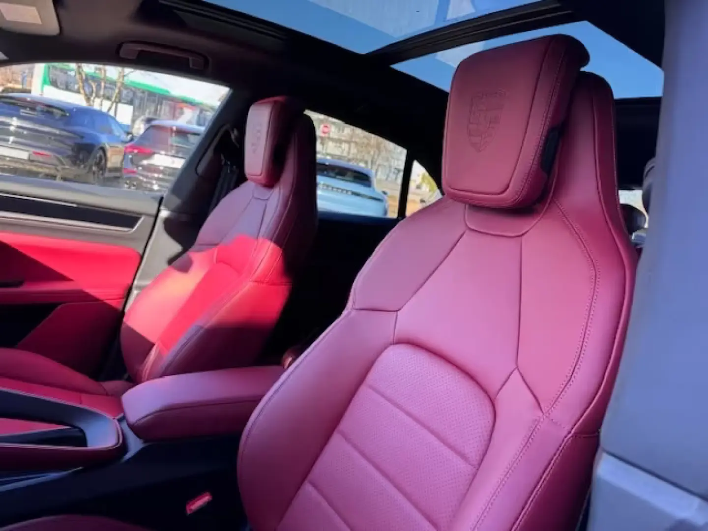 Porsche Macan 4/LEATHER RED/21