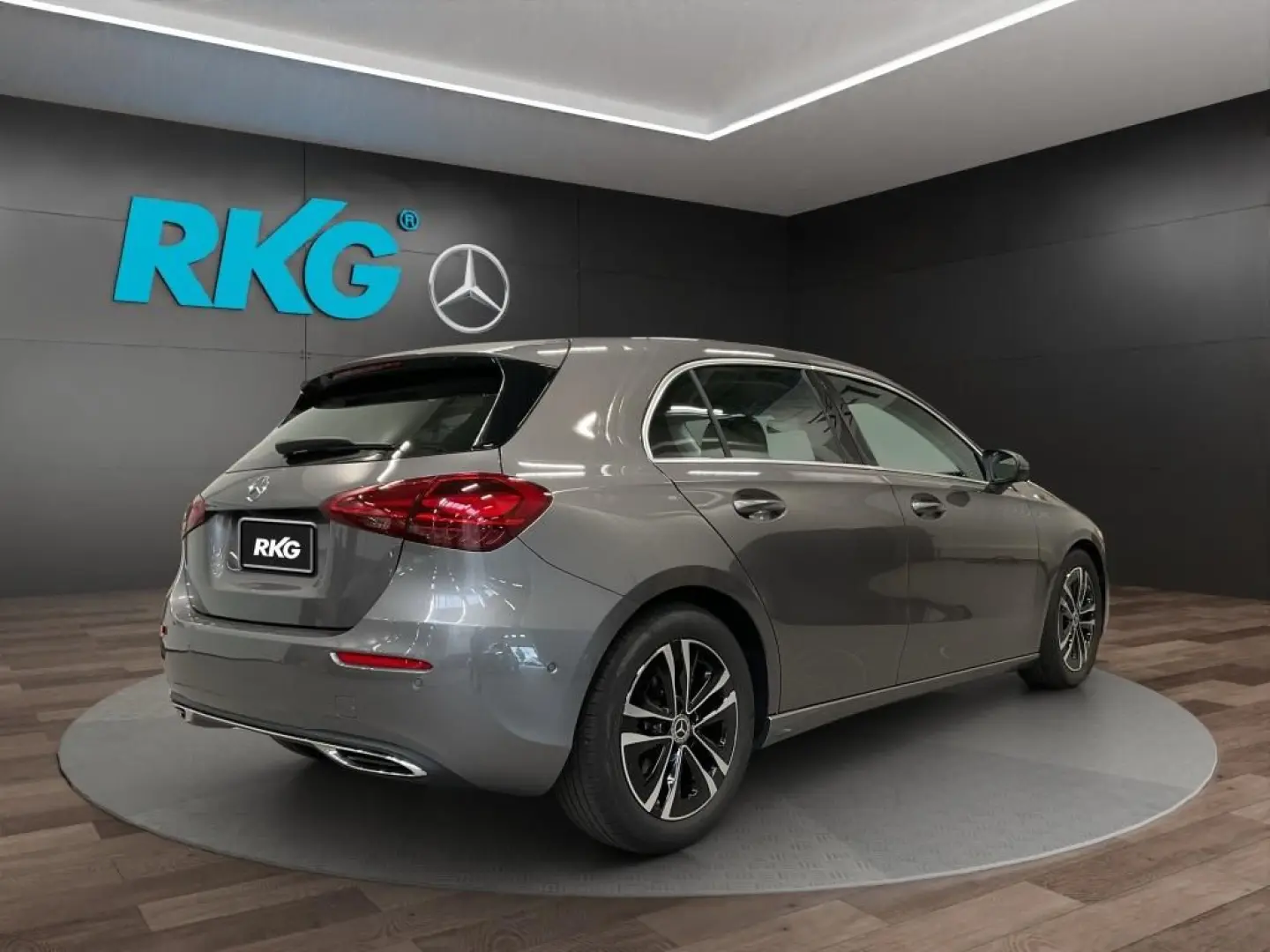A 200 PROGRESSIVE DISTRONIC 360° PARKASSISTENT