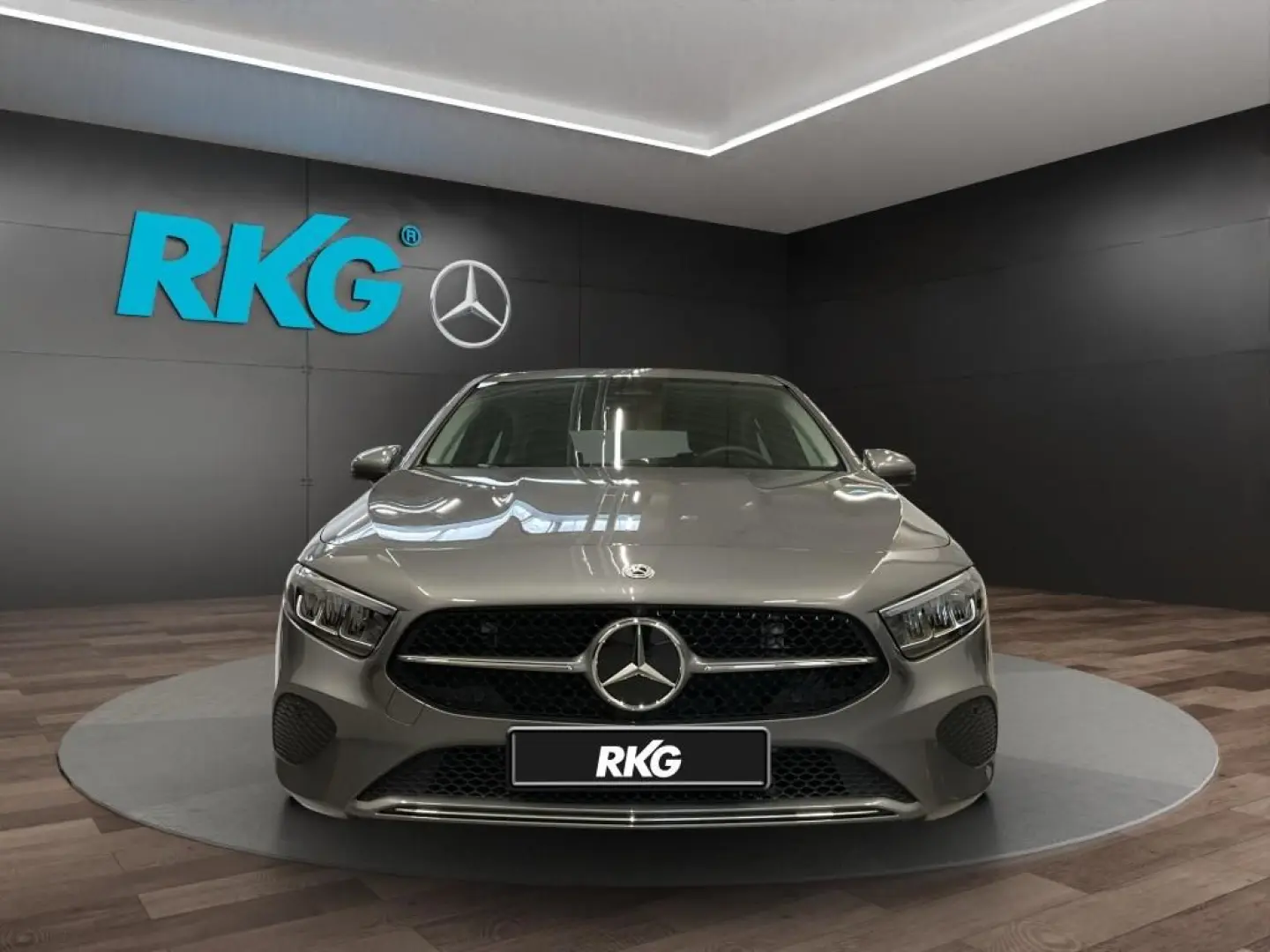 A 200 PROGRESSIVE DISTRONIC 360° PARKASSISTENT