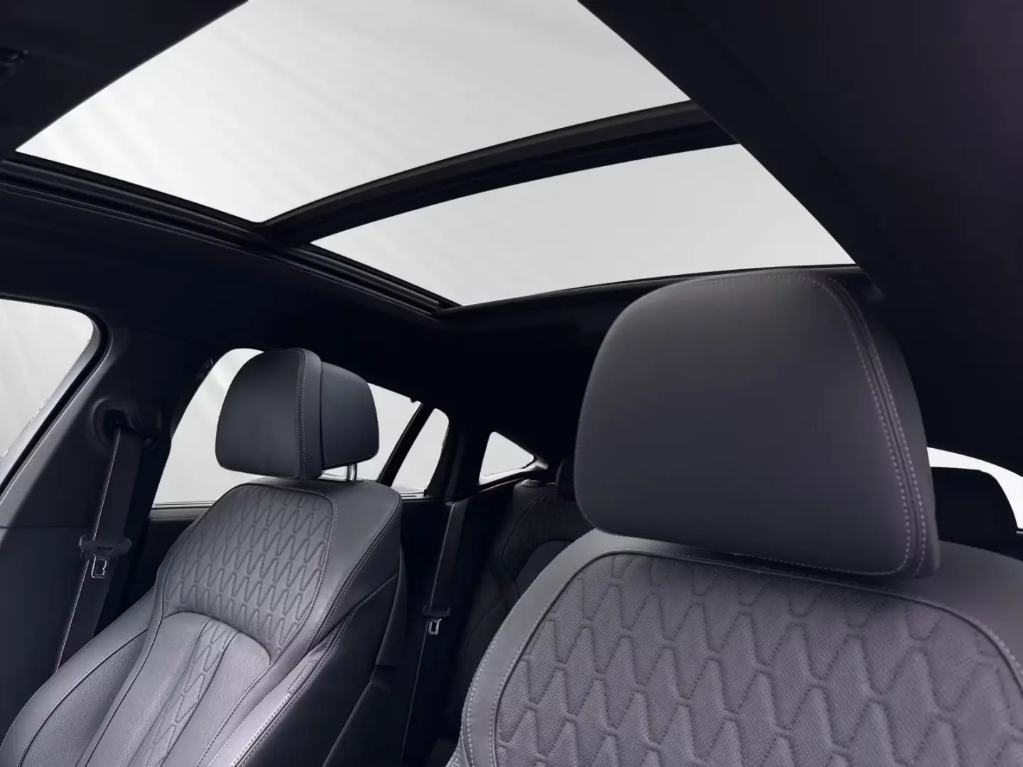 BMW X6 xDrive40i M Sport Pro|AHK|Pano|H/K