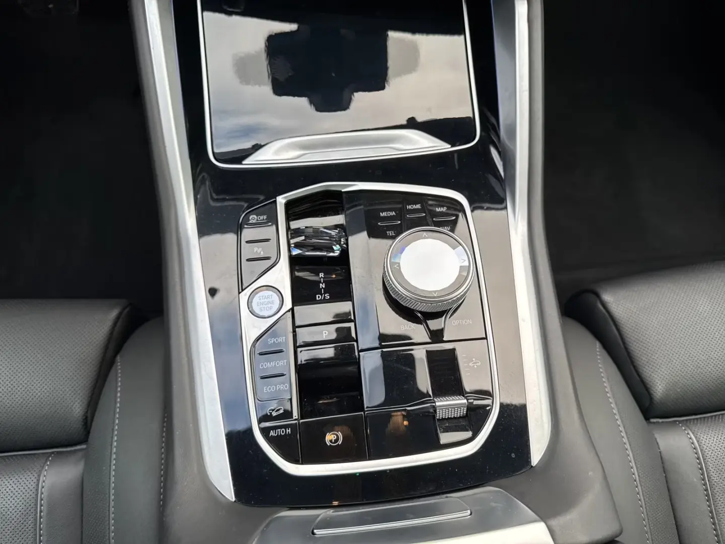 BMW X6 xDrive40i M Sport Pro|AHK|Pano|H/K