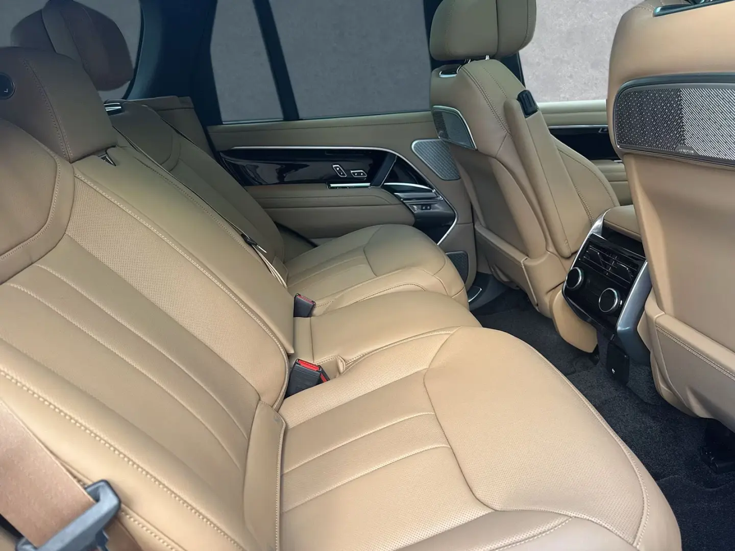 Land Rover Range Rover P550e Autobiography 22
