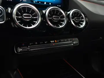 MERCEDES-BENZ GLA 250 e/ LIVRARE DIN STOC