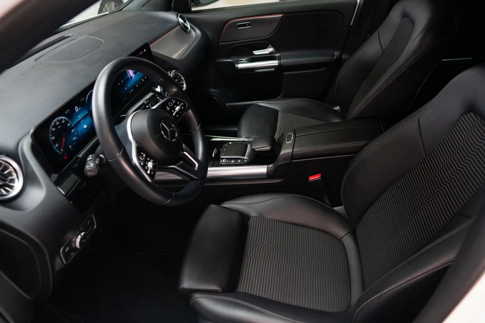 MERCEDES-BENZ GLA 250 e/ LIVRARE DIN STOC