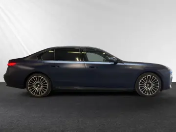 750e xDrive M Sport Pro|TV-Fond-Entertainment