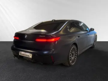 750e xDrive M Sport Pro|TV-Fond-Entertainment
