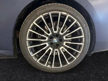 750e xDrive M Sport Pro|TV-Fond-Entertainment