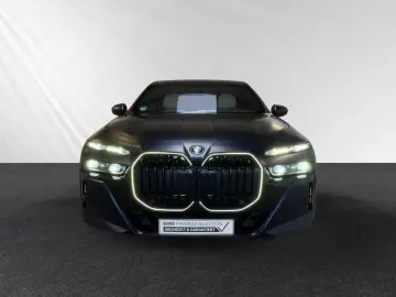 750e xDrive M Sport Pro|TV-Fond-Entertainment