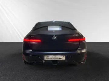 750e xDrive M Sport Pro|TV-Fond-Entertainment
