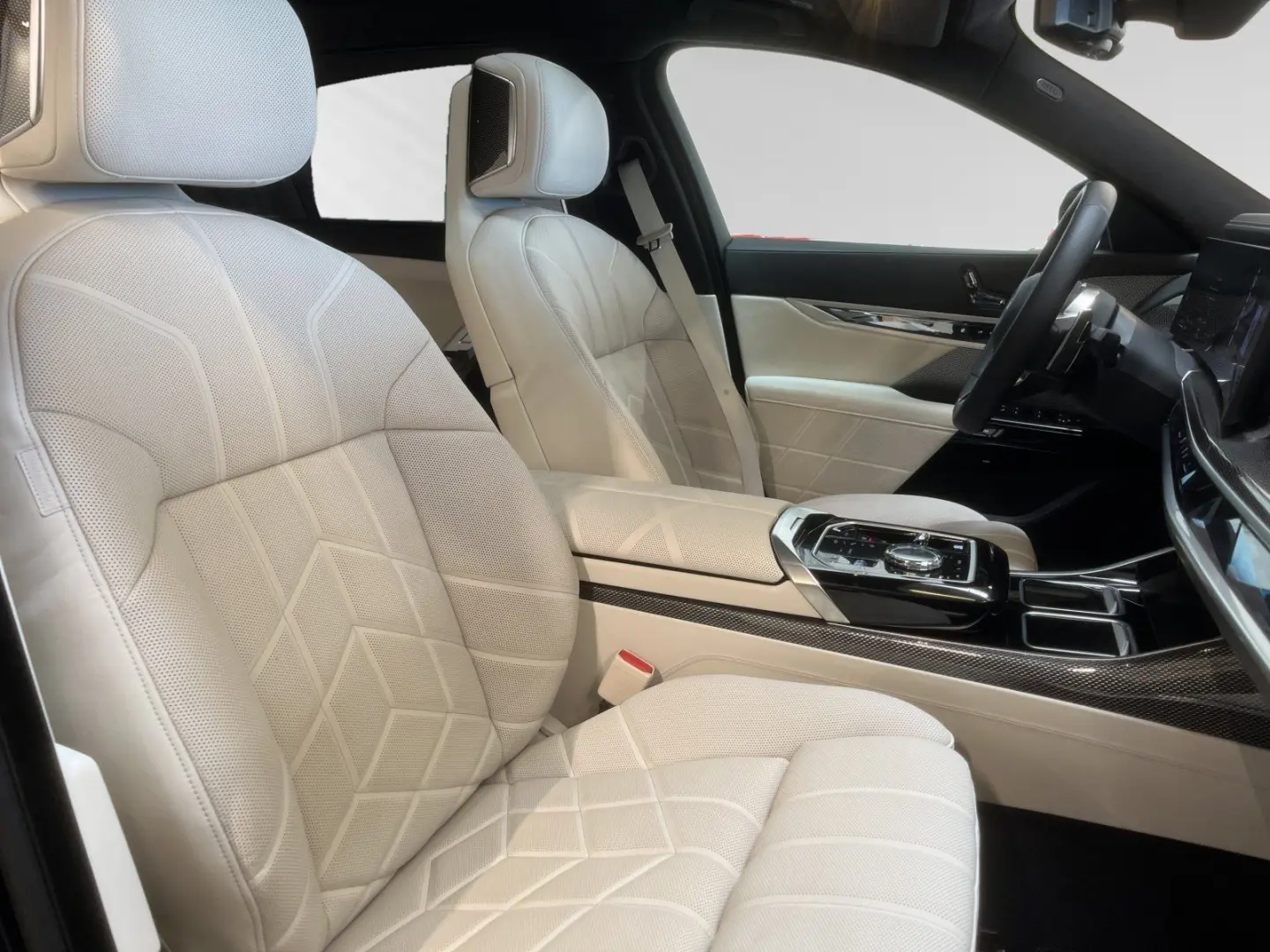 750e xDrive M Sport Pro|TV-Fond-Entertainment
