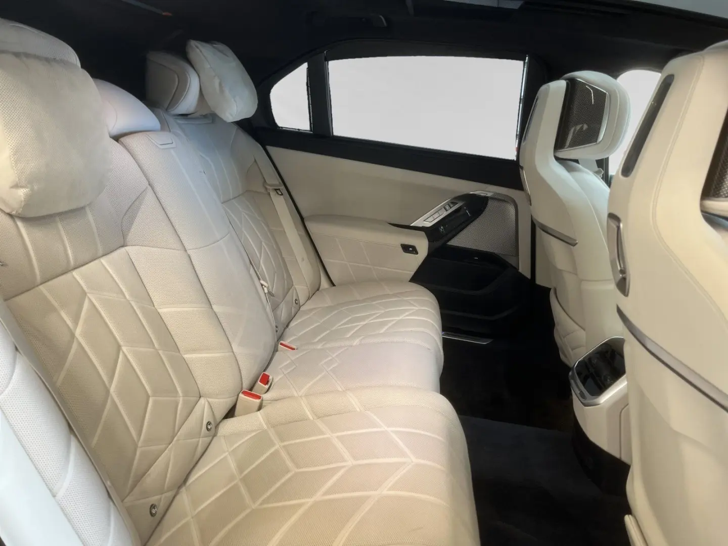 750e xDrive M Sport Pro|TV-Fond-Entertainment