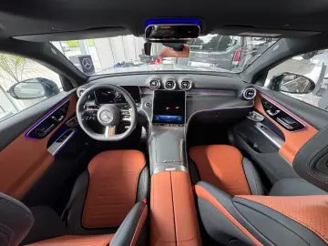 Mercedes-Benz GLC 200 4M AMG+Pano+AHK+Keyless+Burmester