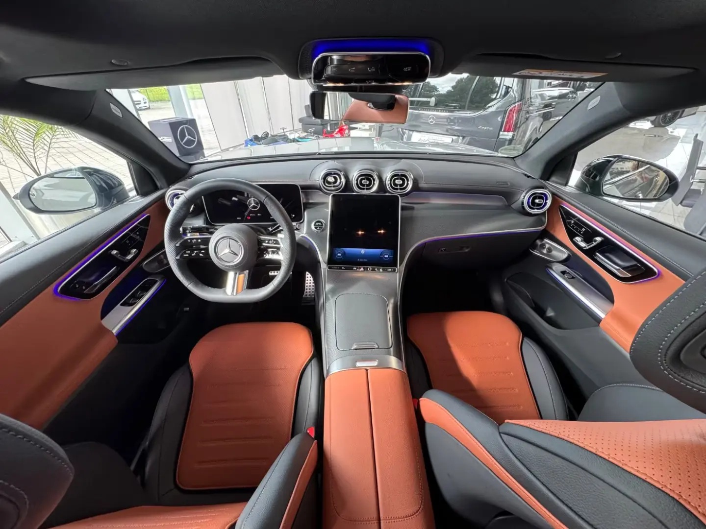 Mercedes-Benz GLC 200 4M AMG+Pano+AHK+Keyless+Burmester