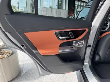 Mercedes-Benz GLC 200 4M AMG+Pano+AHK+Keyless+Burmester