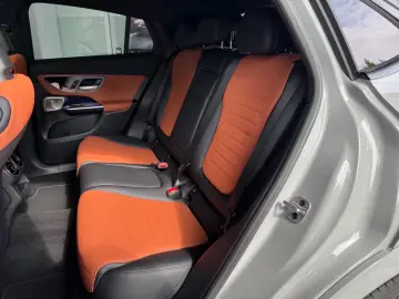 Mercedes-Benz GLC 200 4M AMG+Pano+AHK+Keyless+Burmester