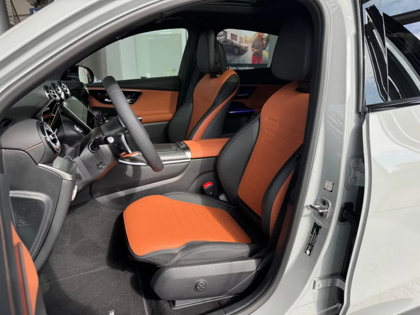 Mercedes-Benz GLC 200 4M AMG+Pano+AHK+Keyless+Burmester