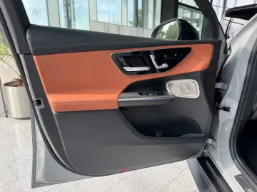 Mercedes-Benz GLC 200 4M AMG+Pano+AHK+Keyless+Burmester