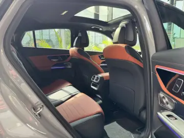Mercedes-Benz GLC 200 4M AMG+Pano+AHK+Keyless+Burmester