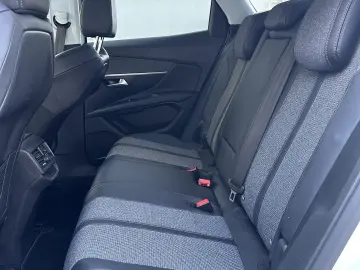 Peugeot 3008 / 2018 / cutie automata / 100.000 km