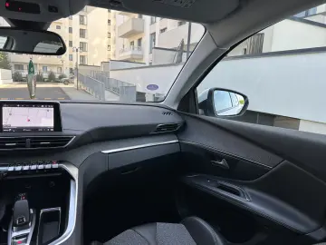 Peugeot 3008 / 2018 / cutie automata / 100.000 km